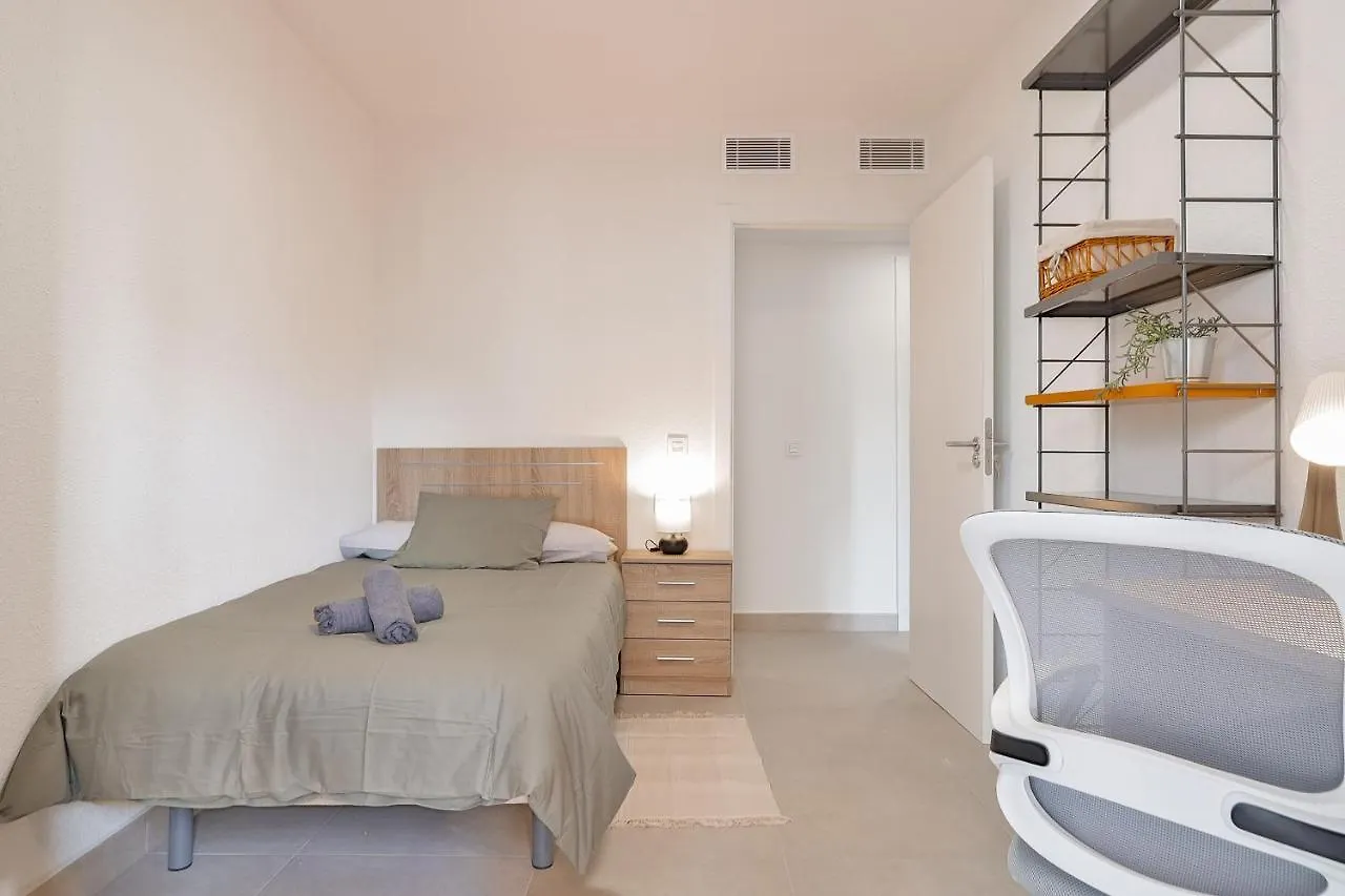 Apartment C23 Lovely 4 Bedroom Close To Maria Zambrano Malaga